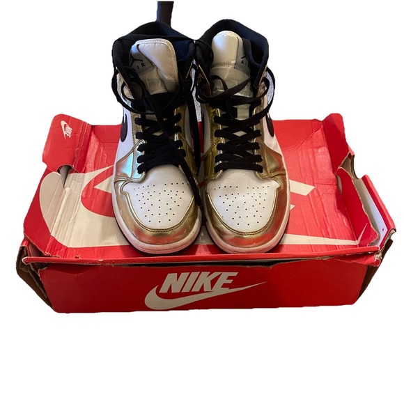 Nike Men's Metallic Gold White Black Air Jordan 1 Shoes Size 10 DC1419-700 - Picture 2 of 6